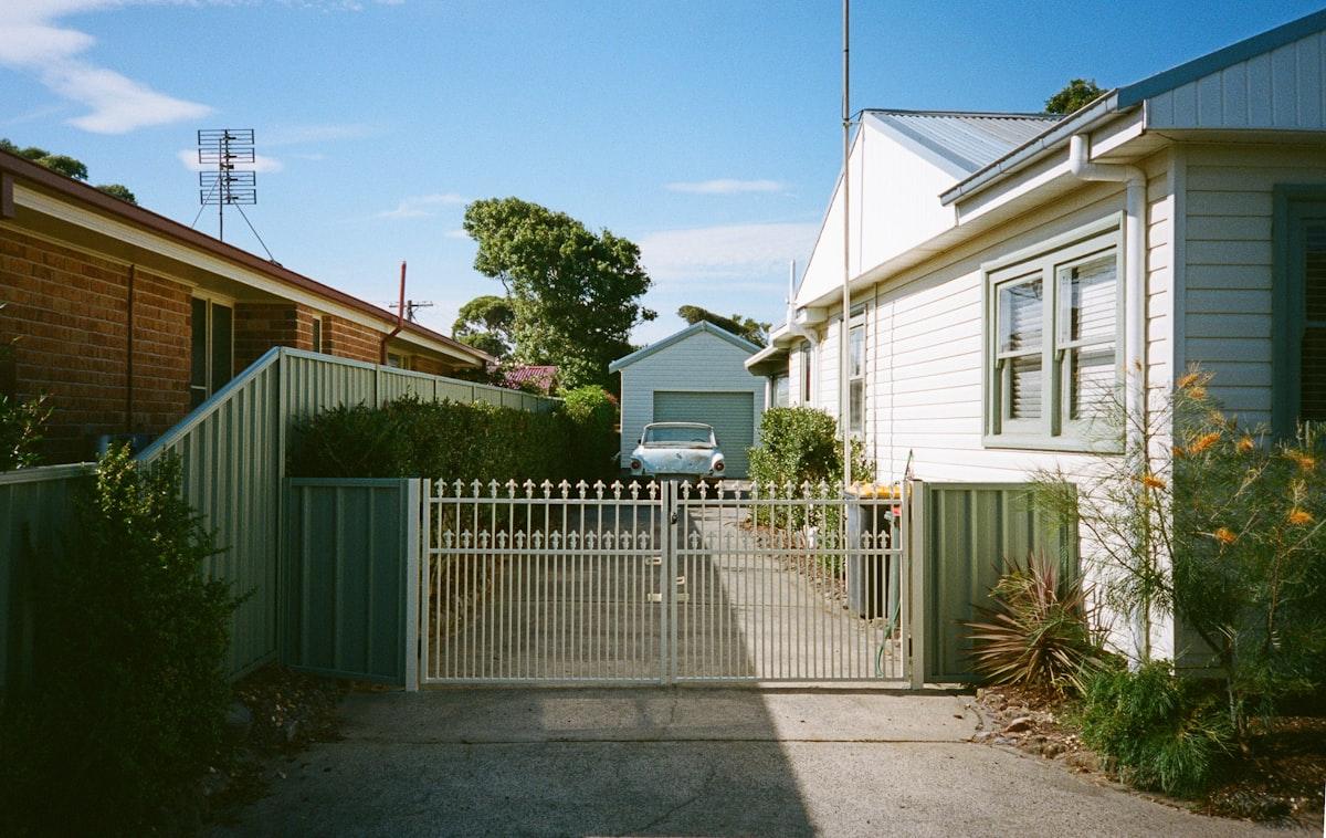 Ограждение территории частной клиники и медицинского центра